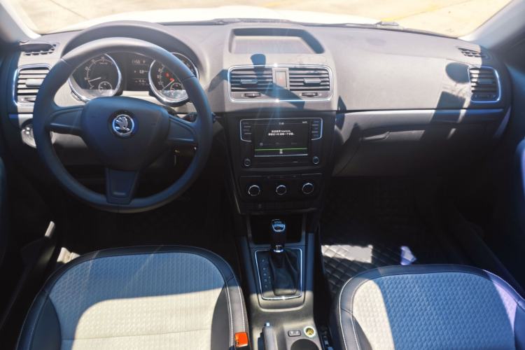 Used Skoda Yeti 2017 TSI280 DSG Advanced Edition Interior 4
