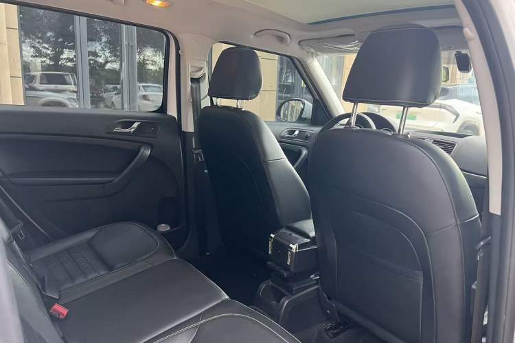 Used Skoda Yeti 2017 TSI280 DSG Car Enjoy Brothers Edition Interior 4