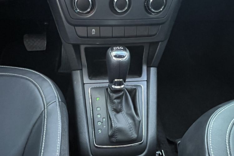 Used Skoda Yeti 2017 TSI280 DSG Car Enjoy Brothers Edition Interior 4