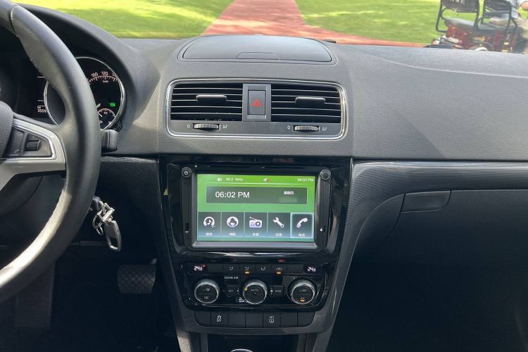 Used Skoda Yeti 2017 TSI280 DSG Innovation Edition Interior 5