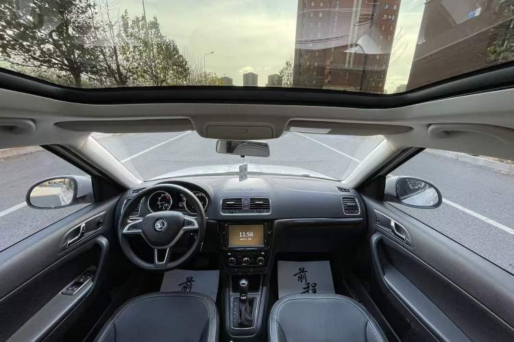 Used Skoda Yeti 2017 TSI280 DSG Innovation Edition Interior 5