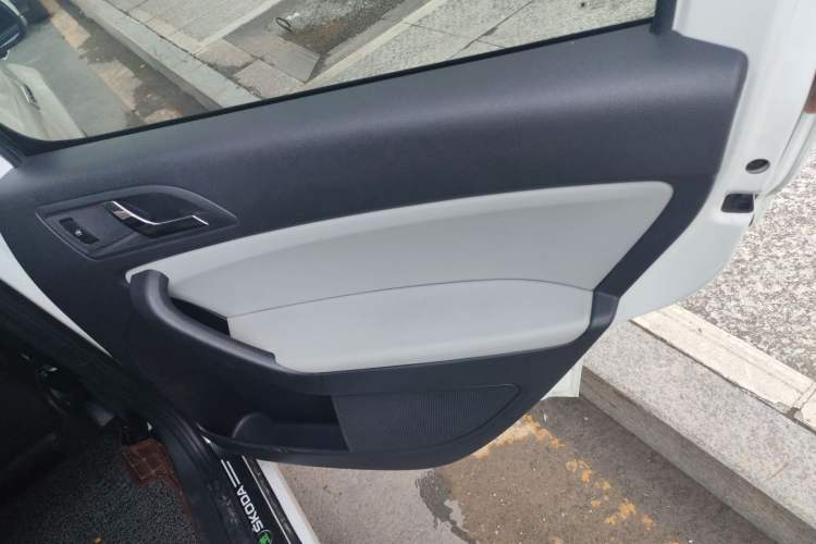 Used Skoda Yeti 2017 TSI280 DSG Advanced Edition Interior 6
