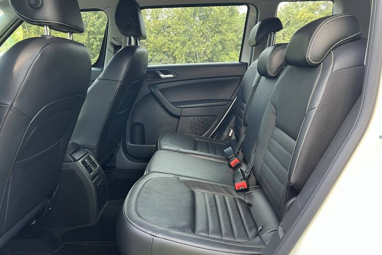 Used Skoda Yeti 2017 TSI280 DSG Innovation Edition Interior 8
