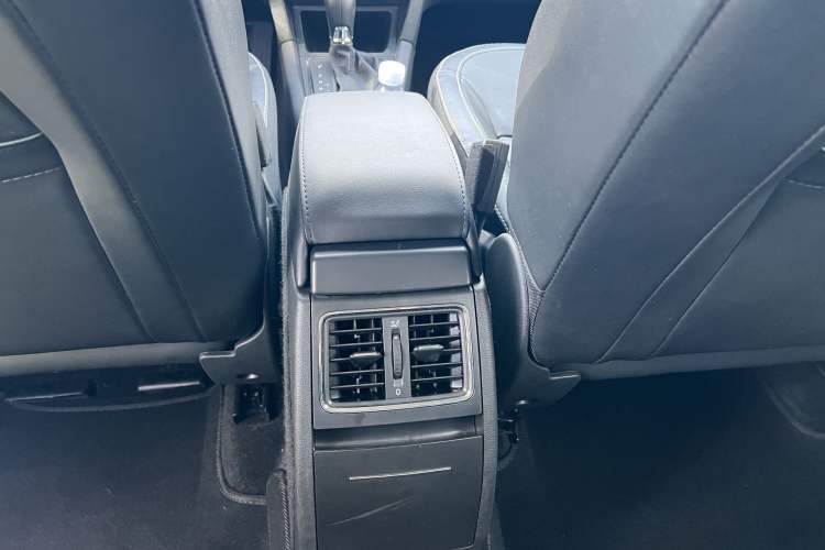 Used Skoda Yeti 2017 TSI280 DSG Innovation Edition Interior 9