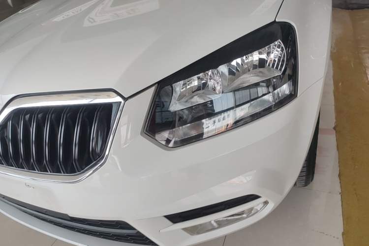Used Skoda Yeti 2017 TSI280 DSG Advanced Edition Left Front Headlight