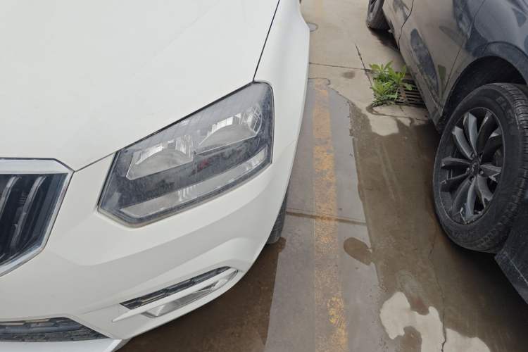 Used Skoda Yeti 2017 TSI280 DSG Advanced Edition Left Front Headlight