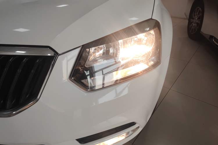 Used Skoda Yeti 2017 TSI280 DSG Advanced Edition Left Front Headlight