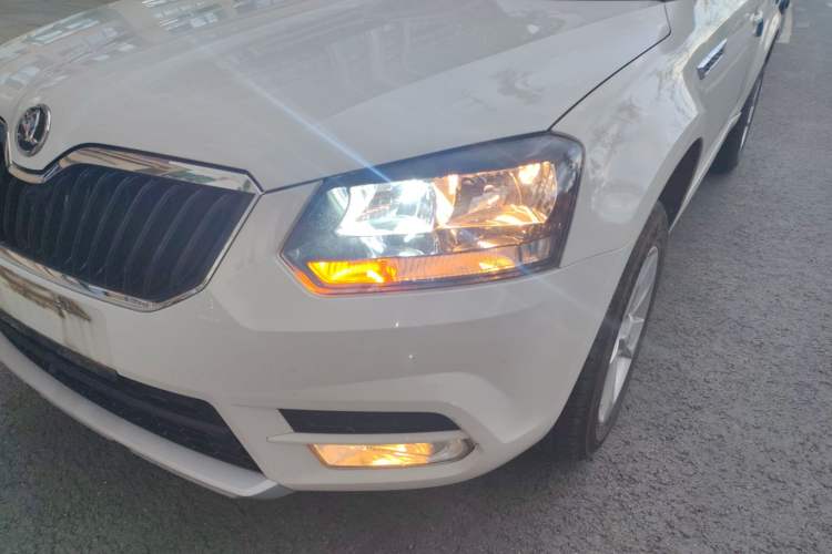 Used Skoda Yeti 2017 TSI280 DSG Advanced Edition Left Front Headlight