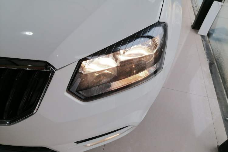 Used Skoda Yeti 2017 TSI280 DSG Advanced Edition Left Front Headlight