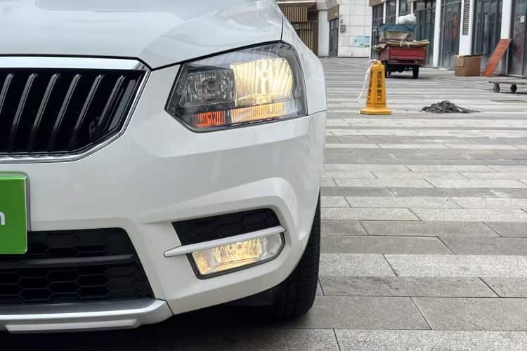Used Skoda Yeti 2017 TSI280 DSG Car Enjoy Brothers Edition Left Front Headlight