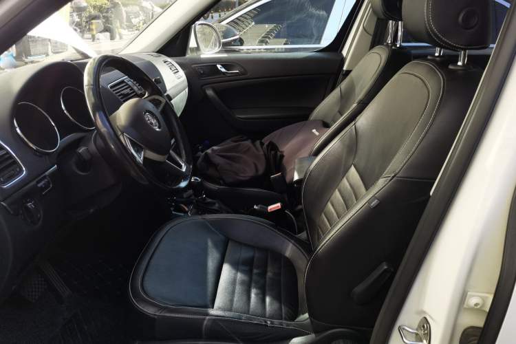 Used Skoda Yeti 2017 TSI280 DSG Car Enjoy Brothers Edition Left Front Seat