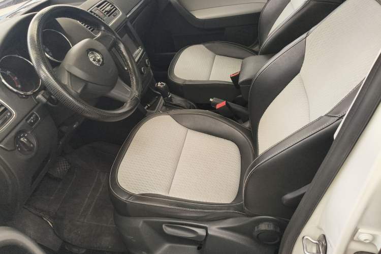 Used Skoda Yeti 2017 TSI280 DSG Advanced Edition Left Front Seat