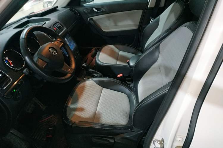 Used Skoda Yeti 2017 TSI280 DSG Advanced Edition Left Front Seat