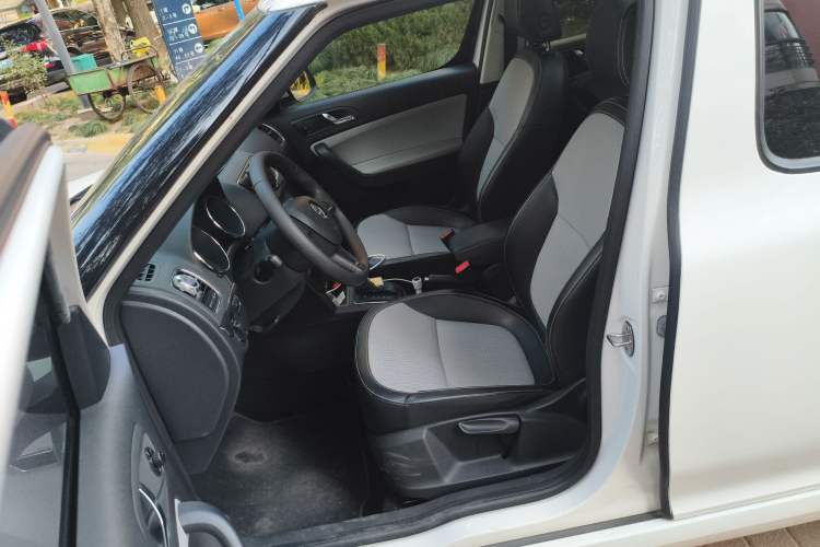 Used Skoda Yeti 2017 TSI280 DSG Advanced Edition Left Front Seat