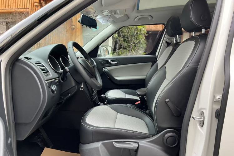 Used Skoda Yeti 2017 TSI280 DSG Advanced Edition Left Front Seat