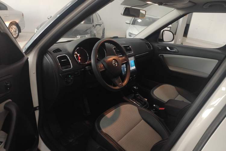 Used Skoda Yeti 2017 TSI280 DSG Advanced Edition Left Front Seat