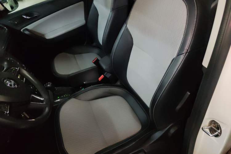 Used Skoda Yeti 2017 TSI280 DSG Advanced Edition Left Front Seat