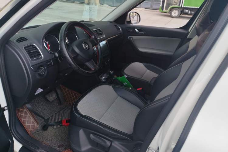 Used Skoda Yeti 2017 TSI280 DSG Advanced Edition Left Front Seat