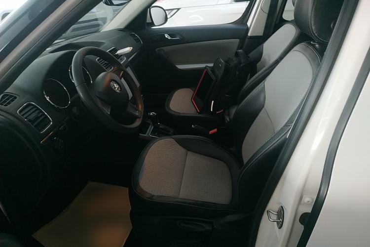 Used Skoda Yeti 2017 TSI280 DSG Advanced Edition Left Front Seat