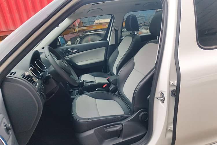 Used Skoda Yeti 2017 1.6L Manual Front-Wheel-Drive Version Left Front Seat