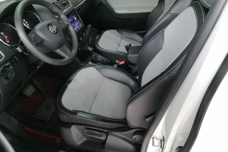 Used Skoda Yeti 2017 TSI280 DSG Advanced Edition Left Front Seat