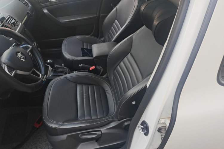 Used Skoda Yeti 2017 TSI280 DSG Car Enjoy Brothers Edition Left Front Seat