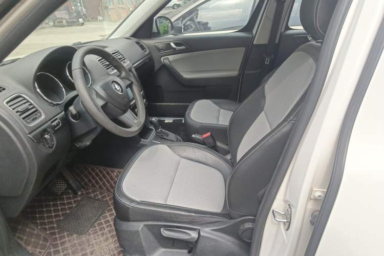 Used Skoda Yeti 2017 TSI280 DSG Advanced Edition Left Front Seat