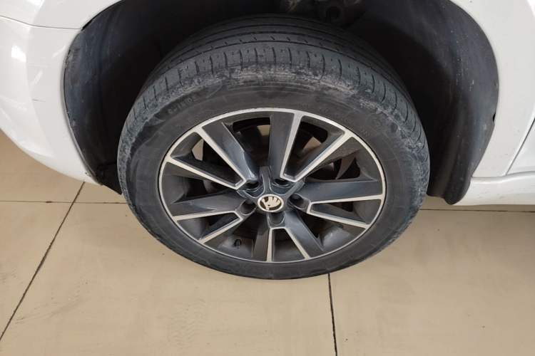 Used Skoda Yeti 2017 TSI280 DSG Advanced Edition Left Front Wheel Hub
