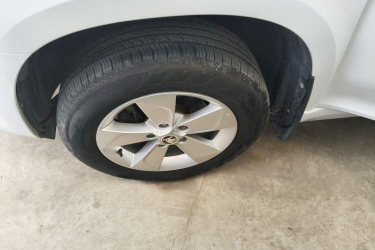 Used Skoda Yeti 2017 TSI280 DSG Advanced Edition Left Front Wheel Hub