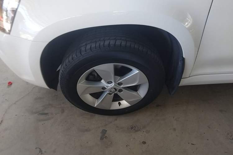 Used Skoda Yeti 2017 TSI280 DSG Advanced Edition Left Front Wheel Hub