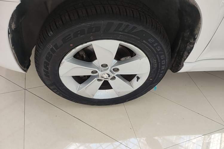 Used Skoda Yeti 2017 TSI280 DSG Advanced Edition Left Front Wheel Hub