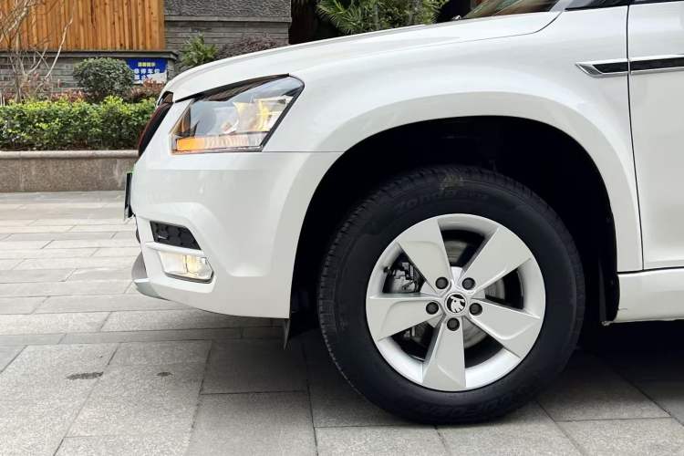 Used Skoda Yeti 2017 TSI280 DSG Advanced Edition Left Front Wheel Hub
