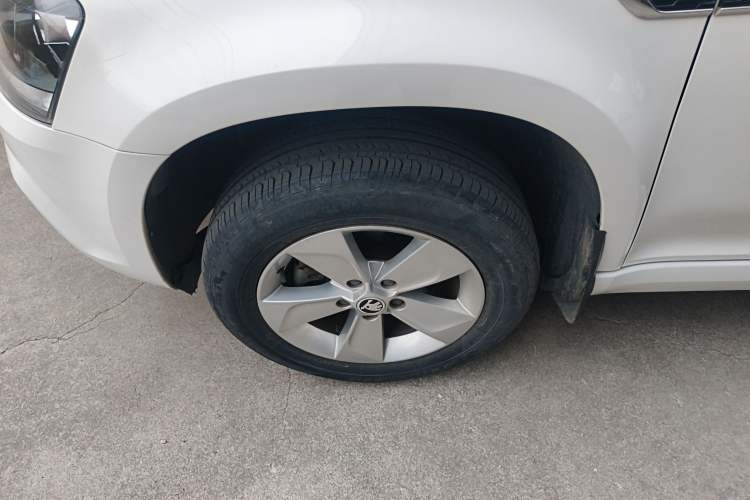Used Skoda Yeti 2017 1.6L Manual Front-Wheel-Drive Version Left Front Wheel Hub