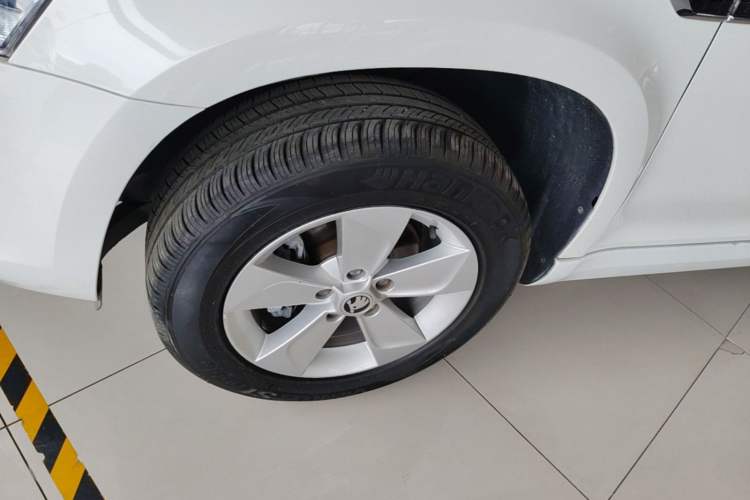 Used Skoda Yeti 2017 TSI280 DSG Advanced Edition Left Front Wheel Hub