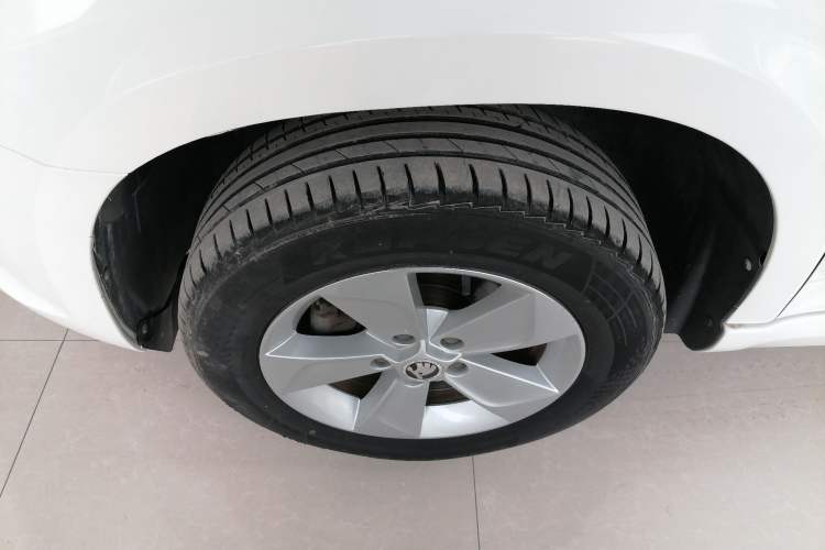 Used Skoda Yeti 2017 TSI280 DSG Advanced Edition Left Front Wheel Hub