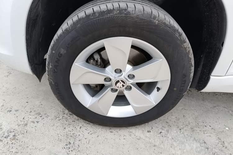 Used Skoda Yeti 2017 TSI280 DSG Advanced Edition Left Front Wheel Hub