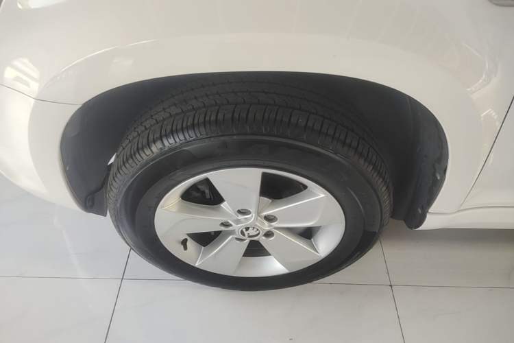 Used Skoda Yeti 2017 TSI280 DSG Advanced Edition Left Front Wheel Hub