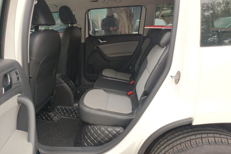 Used Skoda Yeti 2017 1.6L Manual Front-Wheel-Drive Version Left Rear Seat