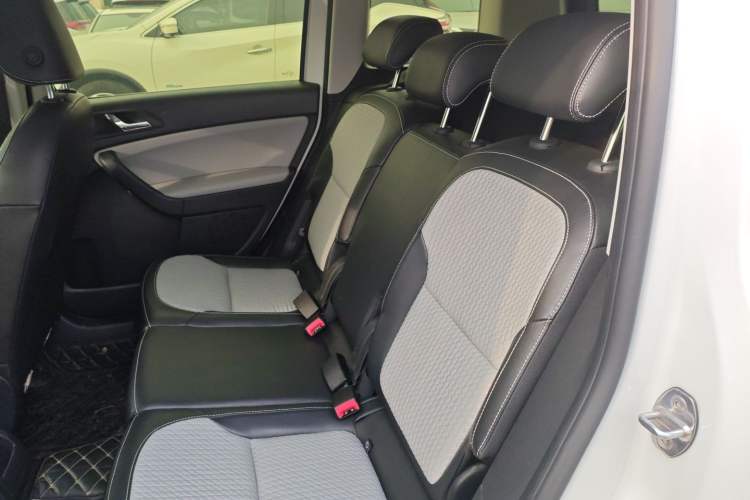 Used Skoda Yeti 2017 TSI280 DSG Advanced Edition Left Rear Seat