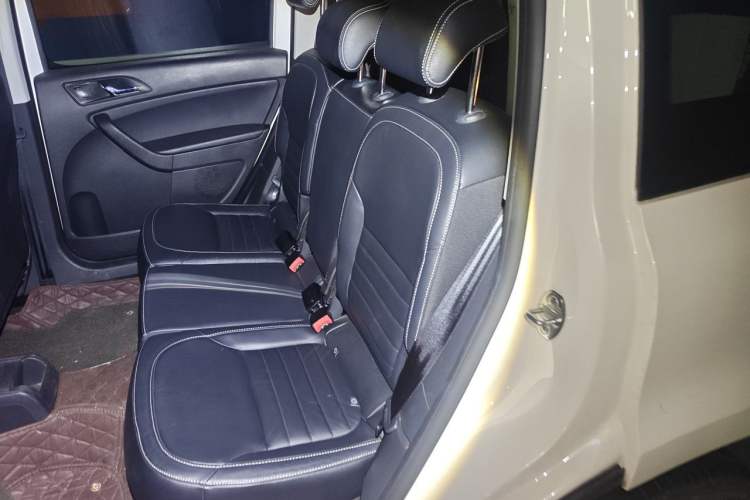 Used Skoda Yeti 2017 TSI280 DSG Car Enjoy Brothers Edition Left Rear Seat