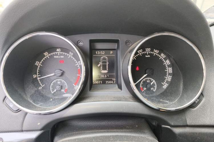 Used Skoda Yeti 2017 TSI280 DSG Car Enjoy Brothers Edition Odometer Close Up