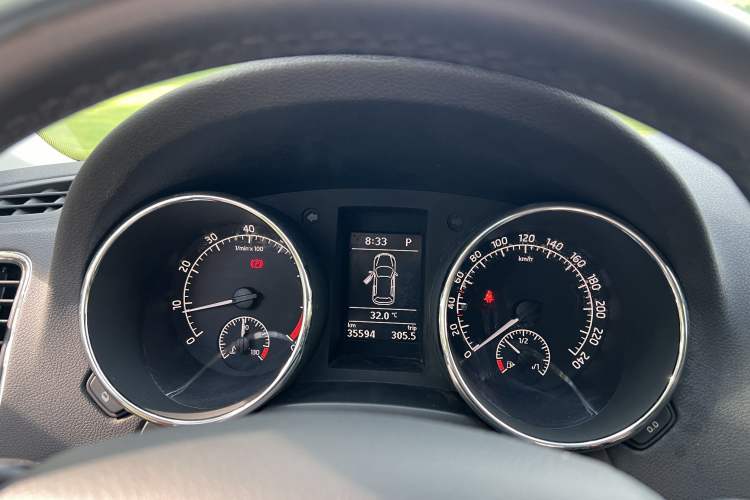 Used Skoda Yeti 2017 TSI280 DSG Innovation Edition Odometer Close Up