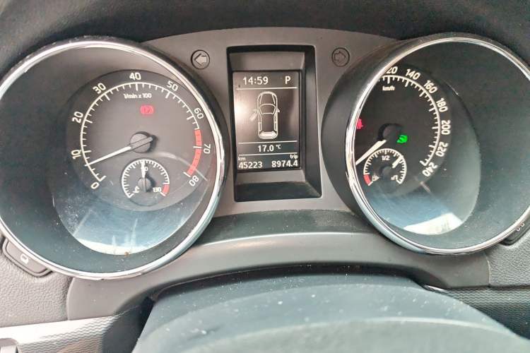 Used Skoda Yeti 2017 TSI280 DSG Car Enjoy Brothers Edition Odometer Close Up