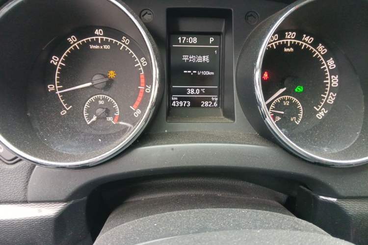 Used Skoda Yeti 2017 TSI280 DSG Car Enjoy Brothers Edition Odometer Close Up