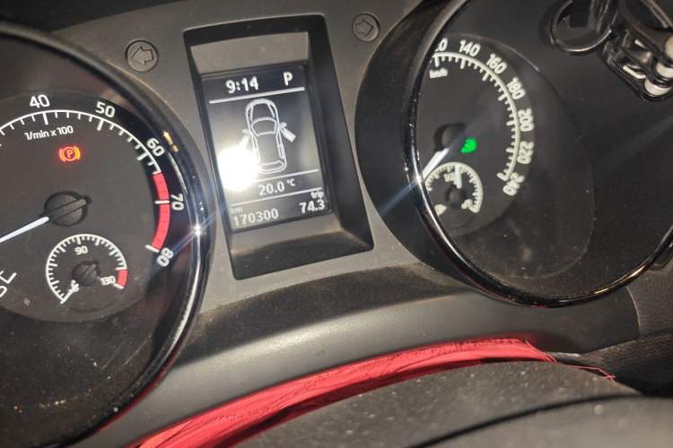 Used Skoda Yeti 2017 TSI280 DSG Innovation Edition Odometer Close Up