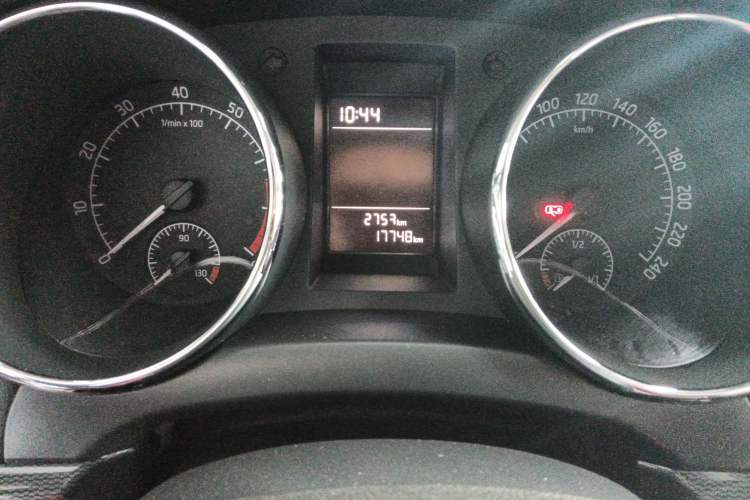 Used Skoda Yeti 2017 TSI280 DSG Advanced Edition Odometer Close Up