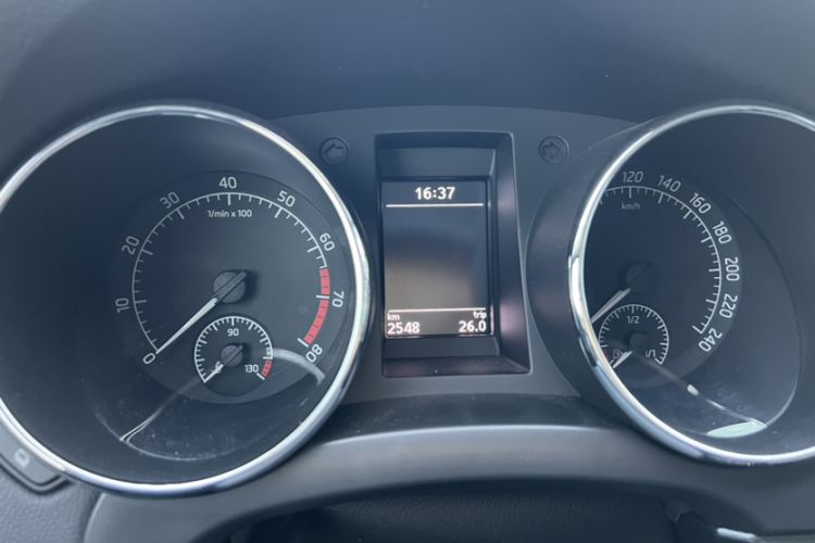 Used Skoda Yeti 2017 TSI280 DSG Car Enjoy Brothers Edition Odometer Close Up