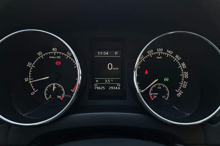Used Skoda Yeti 2017 TSI280 DSG Innovation Edition Odometer Close Up