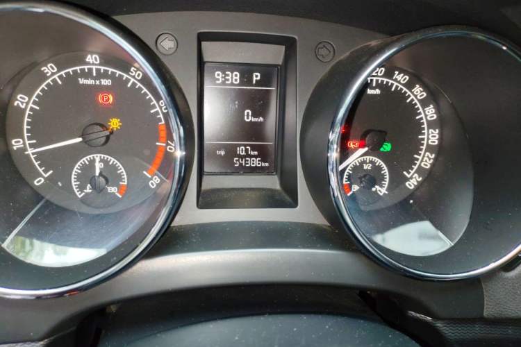 Used Skoda Yeti 2017 TSI280 DSG Advanced Edition Odometer Close Up