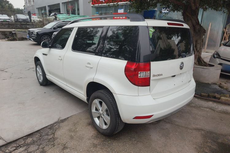Used Skoda Yeti 2017 1.6L Manual Front-Wheel-Drive Version Rear Left 45 Deg